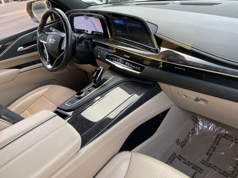 Used 2023 Cadillac Escalade ESV Premium Luxury image 10