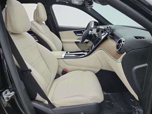 Used 2024 Mercedes-Benz GLC 300 image 19