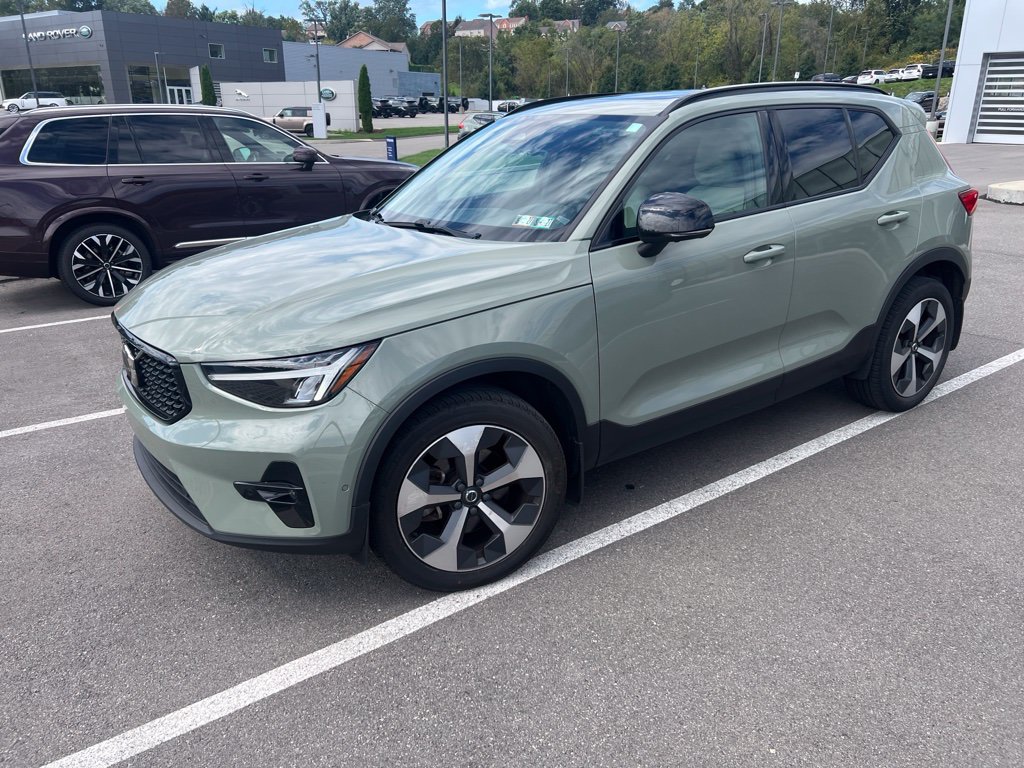 Used 2023 Volvo XC40 B5 Plus w/ Driver Assist Package AWD/4WD image 10