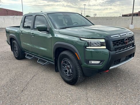 Used 2025 Nissan Frontier Pro-X RWD image 3