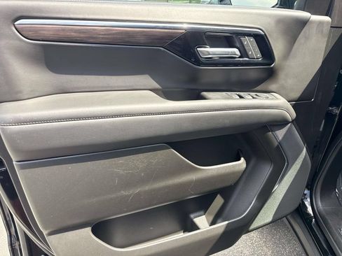 Used 2025 Chevrolet Suburban Z71 AWD/4WD image 21