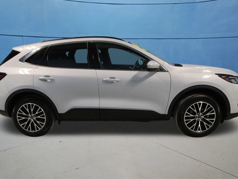 Used 2025 Ford Escape SE w/ Class II Trailer Tow Package FWD image 35