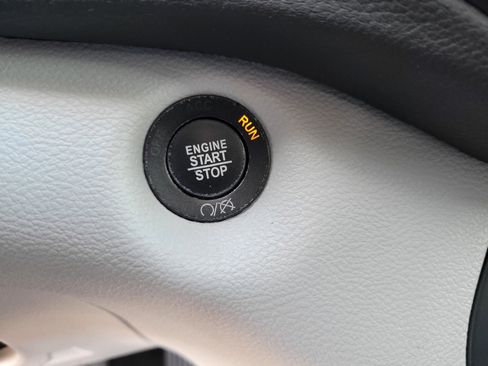 Used 2020 Jeep Cherokee Limited image 18