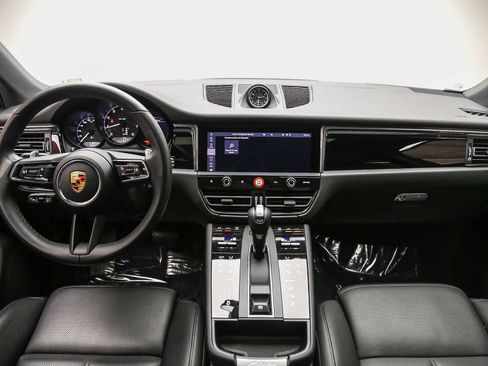 Certified 2026 Porsche Macan AWD/4WD image 16
