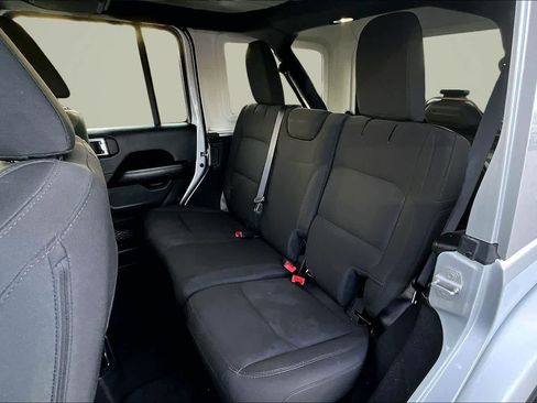 Used 2023 Jeep Wrangler Sahara image 13