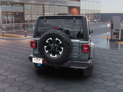 Used 2025 Jeep Wrangler Unlimited Rubicon 4xe w/ Convenience Group AWD/4WD image 10
