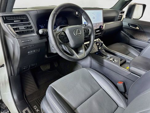 Used 2024 Lexus GX 550 w/ Accessory Package (Z1) AWD/4WD image 7