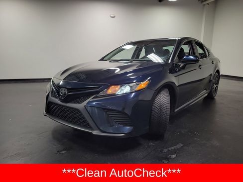 Used 2020 Toyota Camry SE FWD image 4