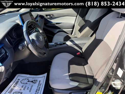 Used 2019 Toyota C-HR XLE image 15