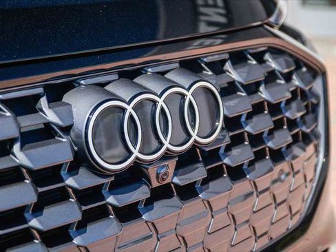 Certified 2025 Audi Q5 Premium w/ Convenience Package AWD/4WD image 13