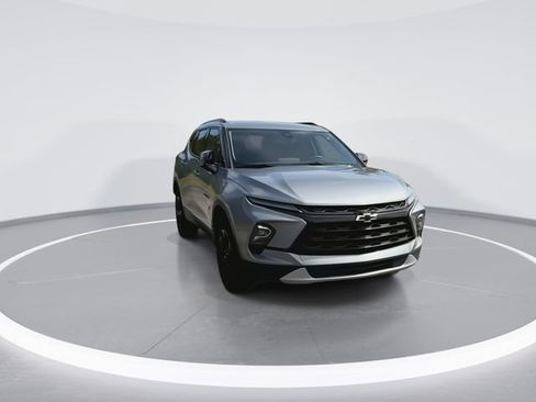 Used 2023 Chevrolet Blazer LT w/ Convenience Package FWD image 3