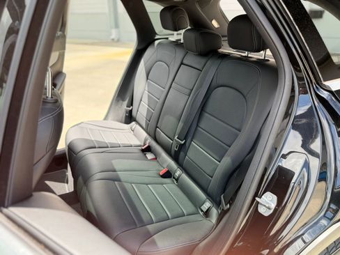 Used 2019 Mercedes-Benz GLC 300 w/ Premium Package image 22