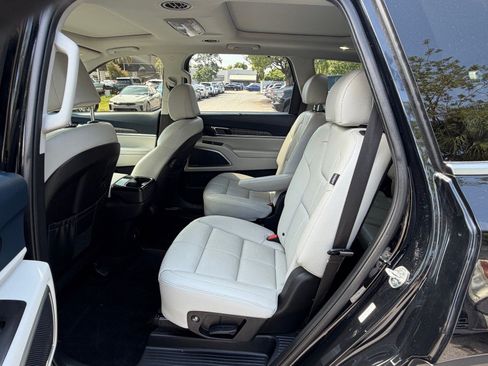 Certified 2025 Kia Telluride SX w/ SX Captain's Chair Package FWD image 13