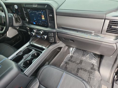 Used 2025 Ford F250 Platinum w/ FX4 Off-Road Package AWD/4WD image 30