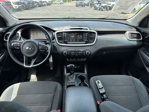 Used 2018 Kia Sorento AWD image 10