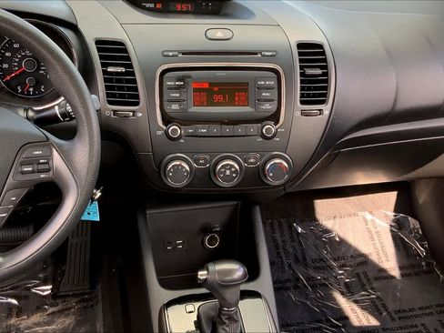 Used 2018 Kia Forte LX FWD image 7