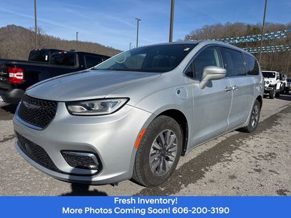 Used 2022 Chrysler Pacifica Touring-L