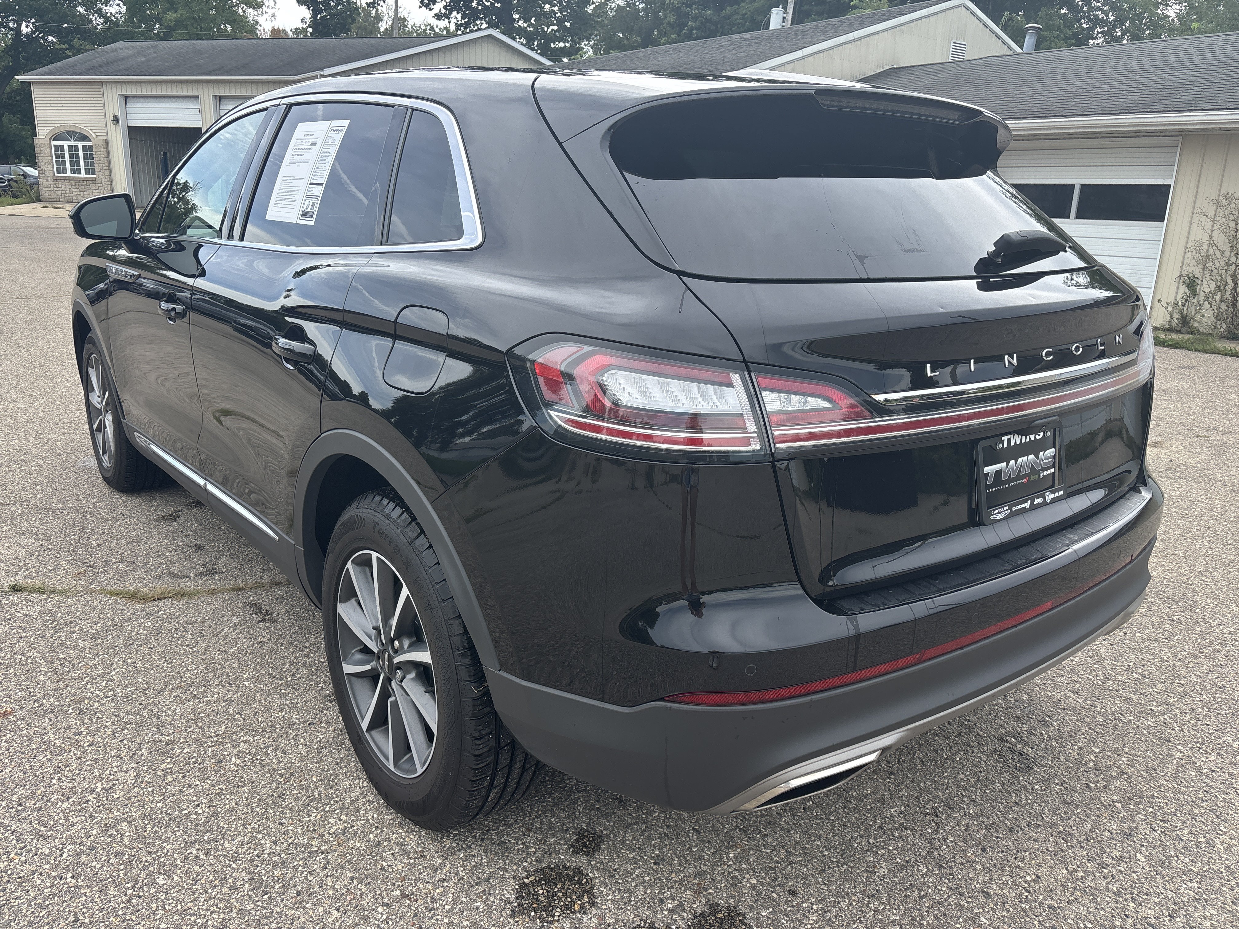 Used 2022 Lincoln Nautilus AWD image 7