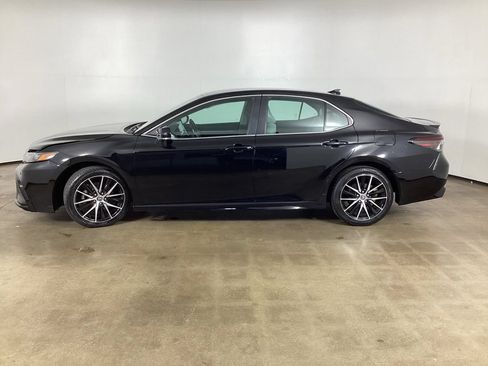 Used 2022 Toyota Camry SE FWD image 10