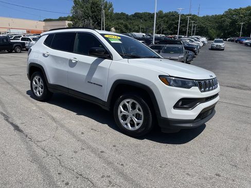 Used 2024 Jeep Compass Latitude AWD/4WD image 6