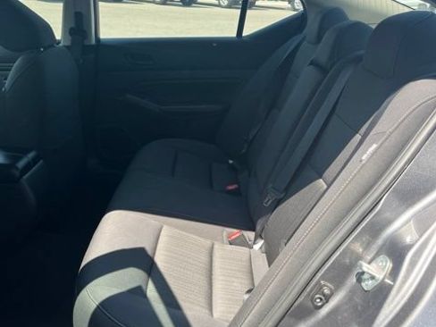 Used 2025 Nissan Altima 2.5 SV FWD image 28