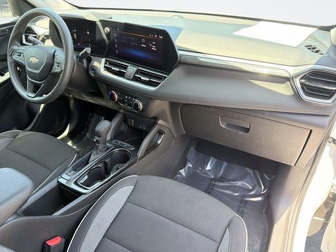 Used 2025 Chevrolet TrailBlazer LS FWD image 31