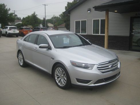 Used 2017 Ford Taurus Limited FWD image 2