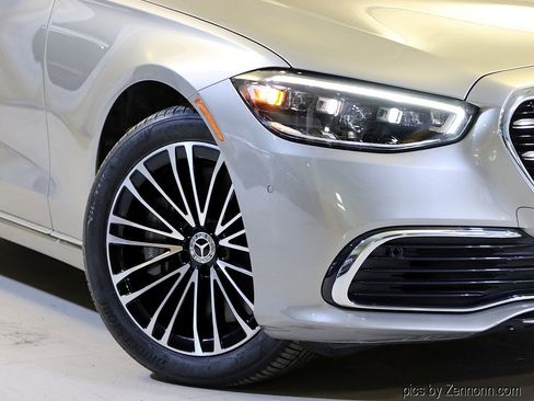 Used 2024 Mercedes-Benz S 580 4MATIC Sedan image 3