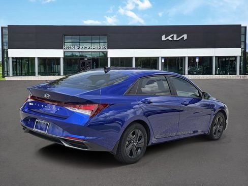 Used 2023 Hyundai Elantra SEL w/ Winter Weather Package FWD image 4