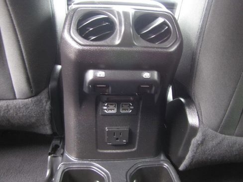 Used 2021 Jeep Wrangler Unlimited Sahara image 30