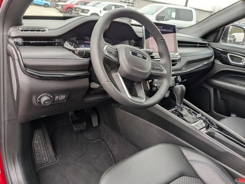 Used 2025 Jeep Compass Latitude w/ Altitude Special Edition image 2