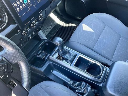 Used 2019 Toyota Tacoma TRD Sport w/ Technology Package RWD image 11