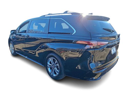 Used 2022 Toyota Sienna XSE w/ XSE Plus Package image 4