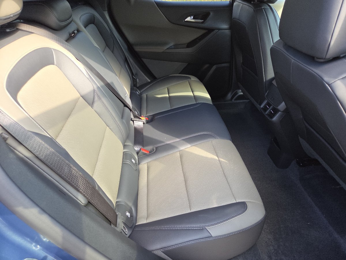 New 2027 Chevrolet Equinox LT w/ Convenience Package II FWD image 25