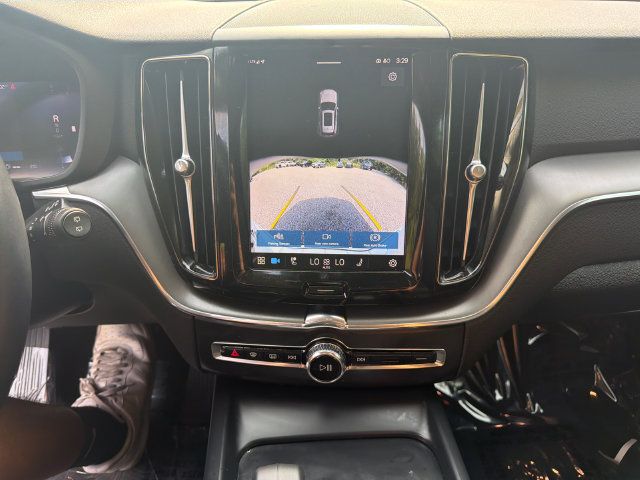 Used 2024 Volvo XC60 B5 Core AWD/4WD image 32