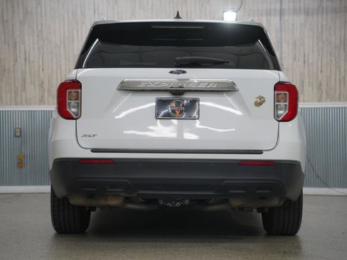 Used 2021 Ford Explorer XLT image 9