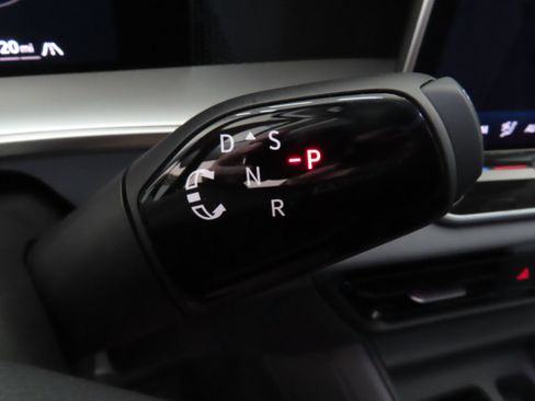 New 2026 Volkswagen Tiguan SE AWD/4WD image 15
