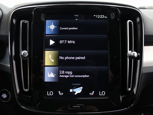 Used 2021 Volvo XC40 T5 Momentum image 44