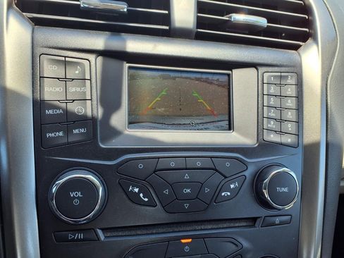 Used 2017 Ford Fusion SE FWD image 5