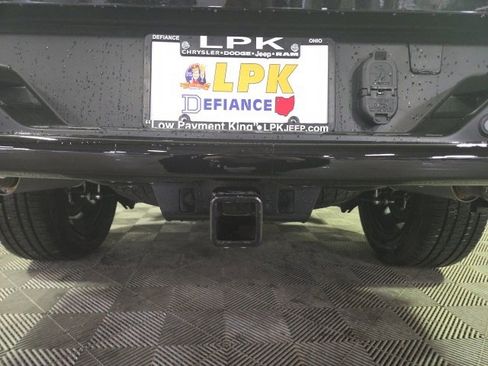 New 2026 RAM 1500 4x4 Crew Cab image 8