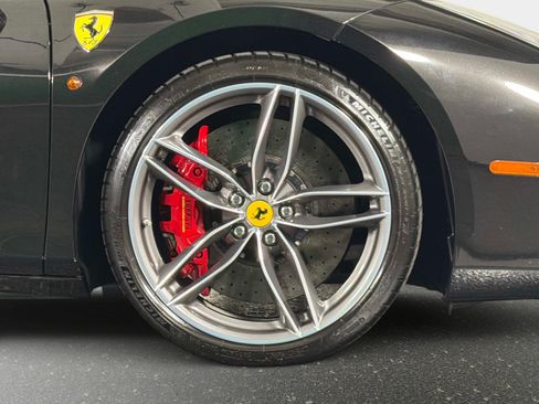 Used 2018 Ferrari 488 GTB RWD image 3