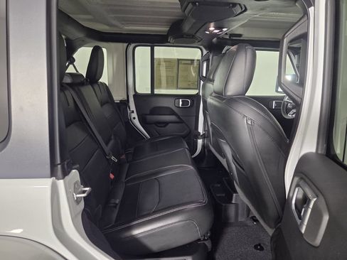Used 2022 Jeep Wrangler Unlimited Sahara AWD/4WD image 31