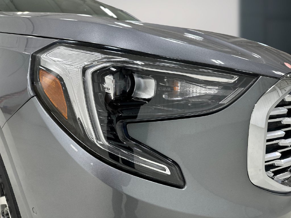 Used 2020 GMC Terrain Denali w/ Denali Premium Package FWD image 11