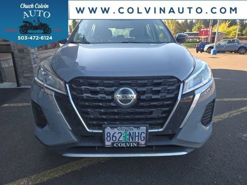 Used 2021 Nissan Kicks SV FWD image 2