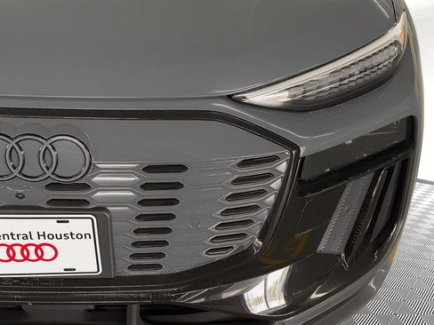 Certified 2025 Audi SQ6 e-tron Prestige w/ 21" Black Optic Wheel Package AWD/4WD image 11