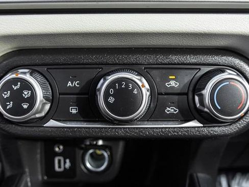 Used 2022 Nissan Versa SV image 17