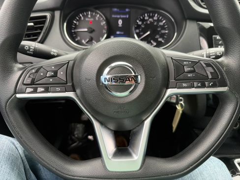 Used 2019 Nissan Rogue S FWD image 11