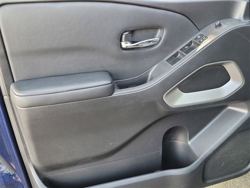 Used 2023 Nissan Frontier SV image 15