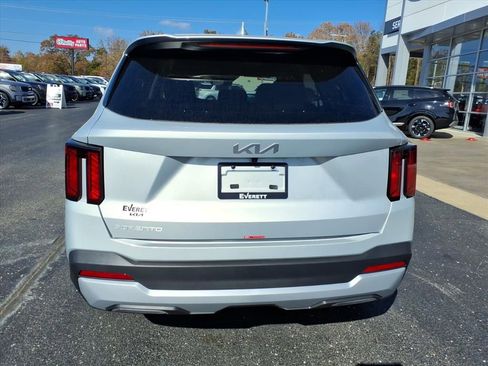 Used 2026 Kia Sorento LX FWD image 5