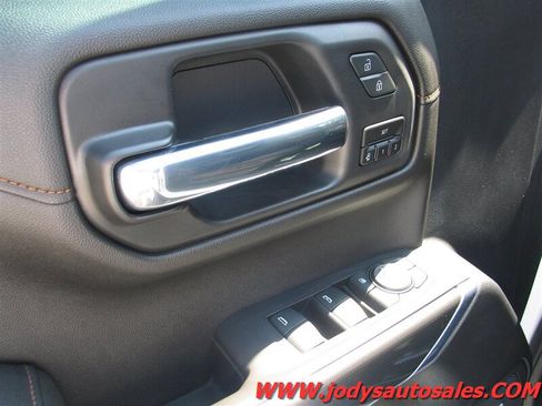 Used 2021 GMC Sierra 1500 AT4 w/ AT4 Premium Package AWD/4WD image 3